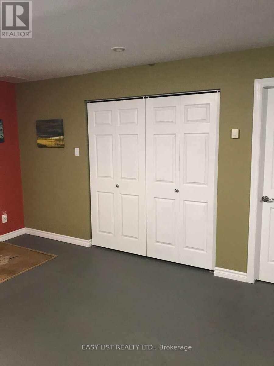 36 ELIZABETH DRIVE - 25