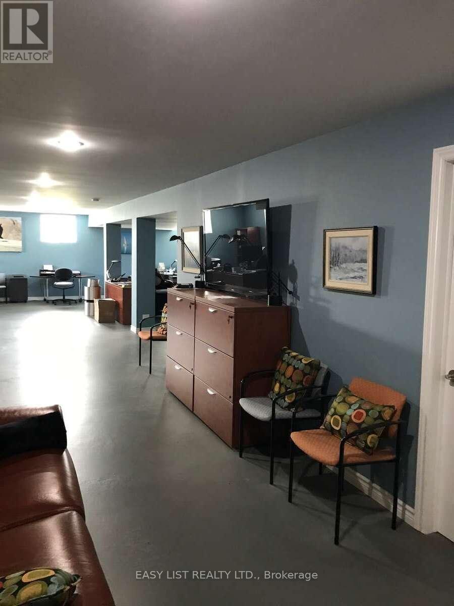 36 ELIZABETH DRIVE - 27