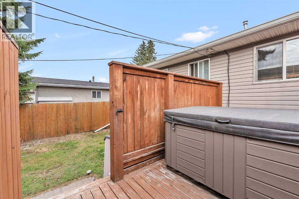 Single Family House Bi-level for Sale in  Athens Road SE Acadia Calgary 