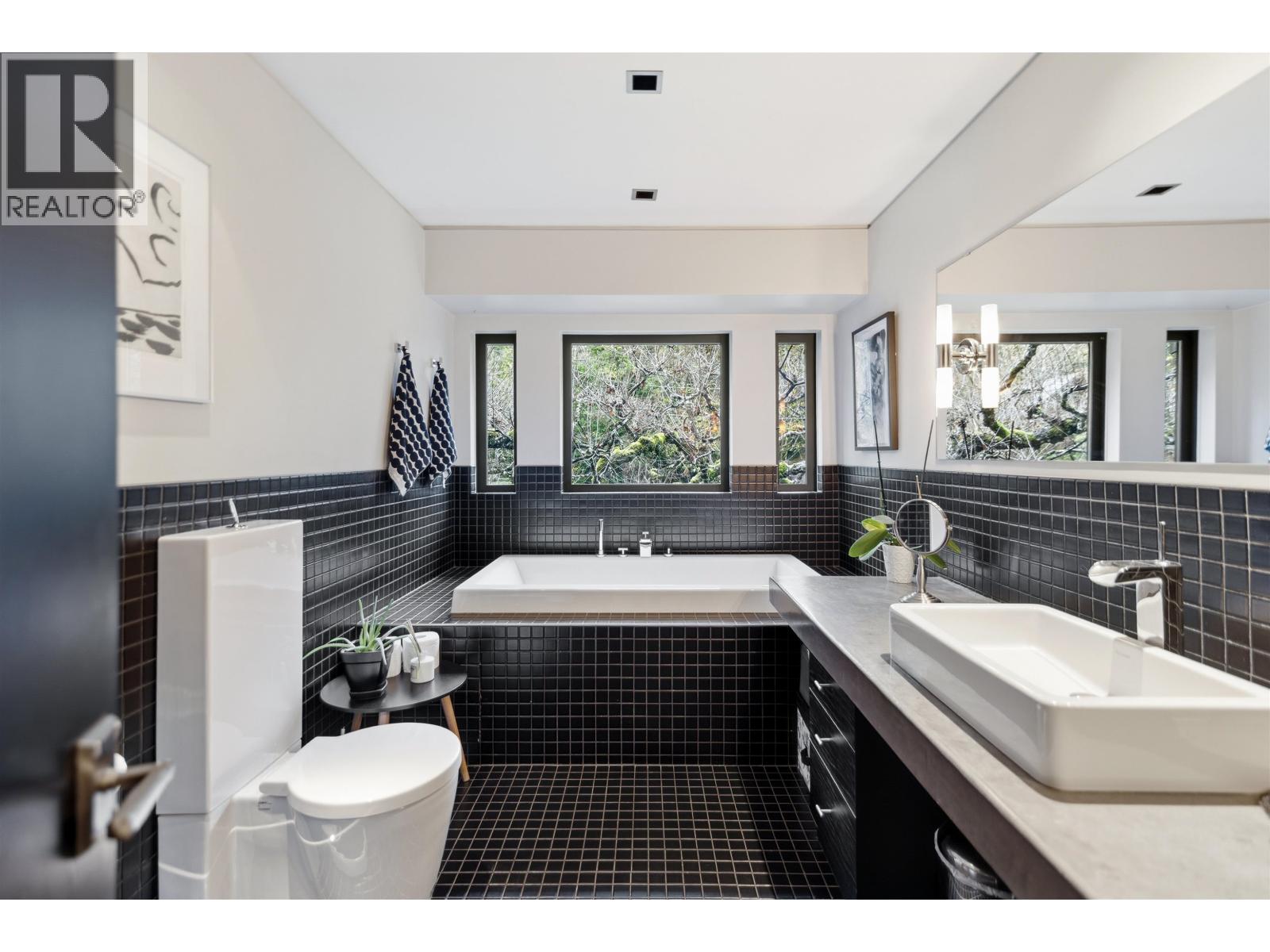 1531 LOCKYER ROAD, Roberts Creek