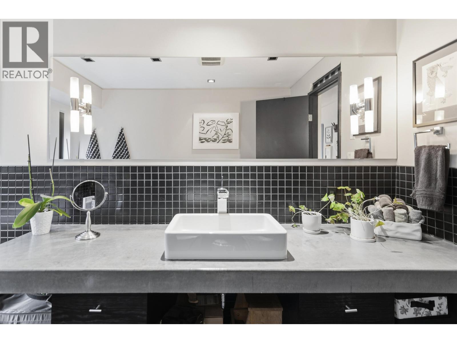 1531 LOCKYER ROAD, Roberts Creek