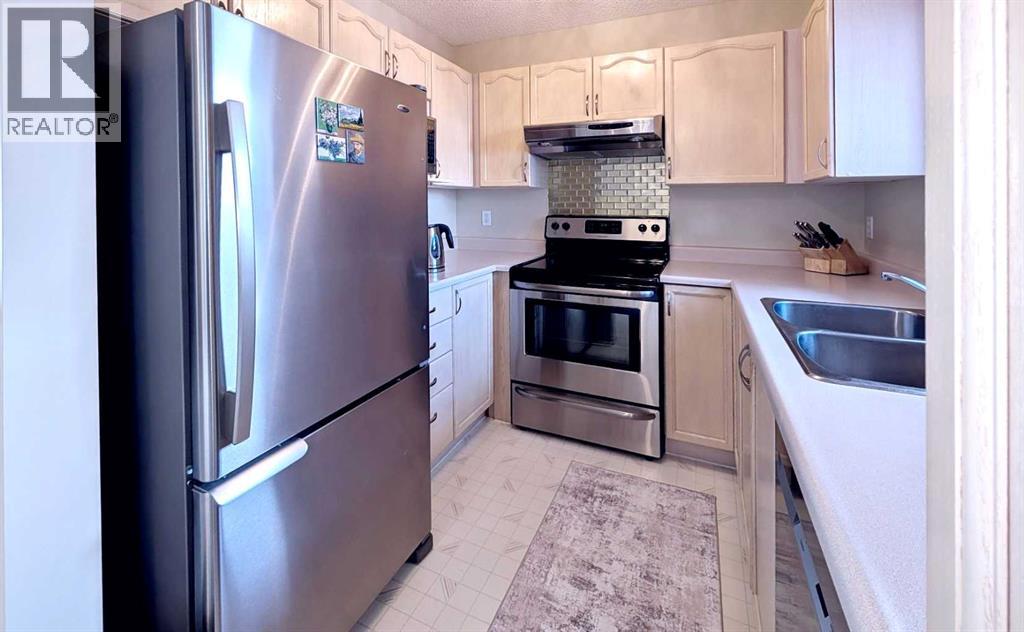 Single Family House for Sale in  Shawbrooke Court SW Shawnessy Calgary 