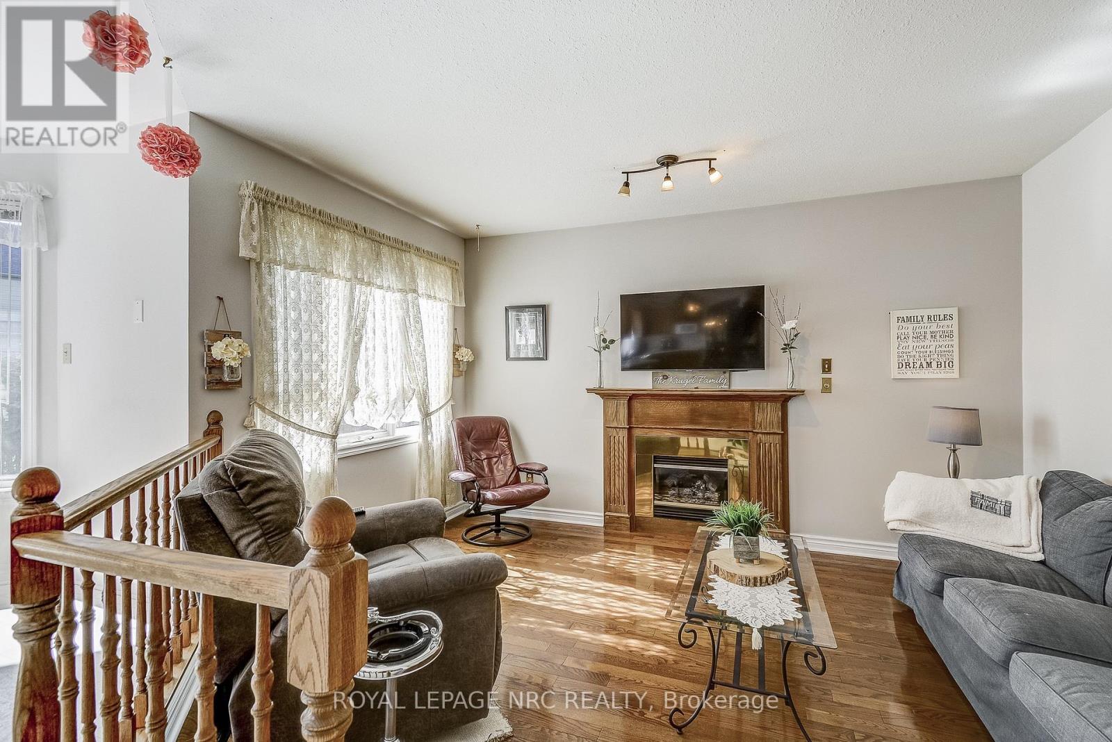 8 HEARTH COURT - 15