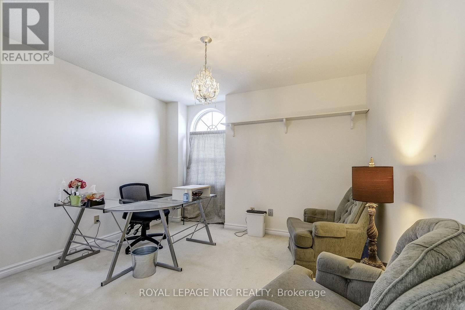 8 HEARTH COURT - 21