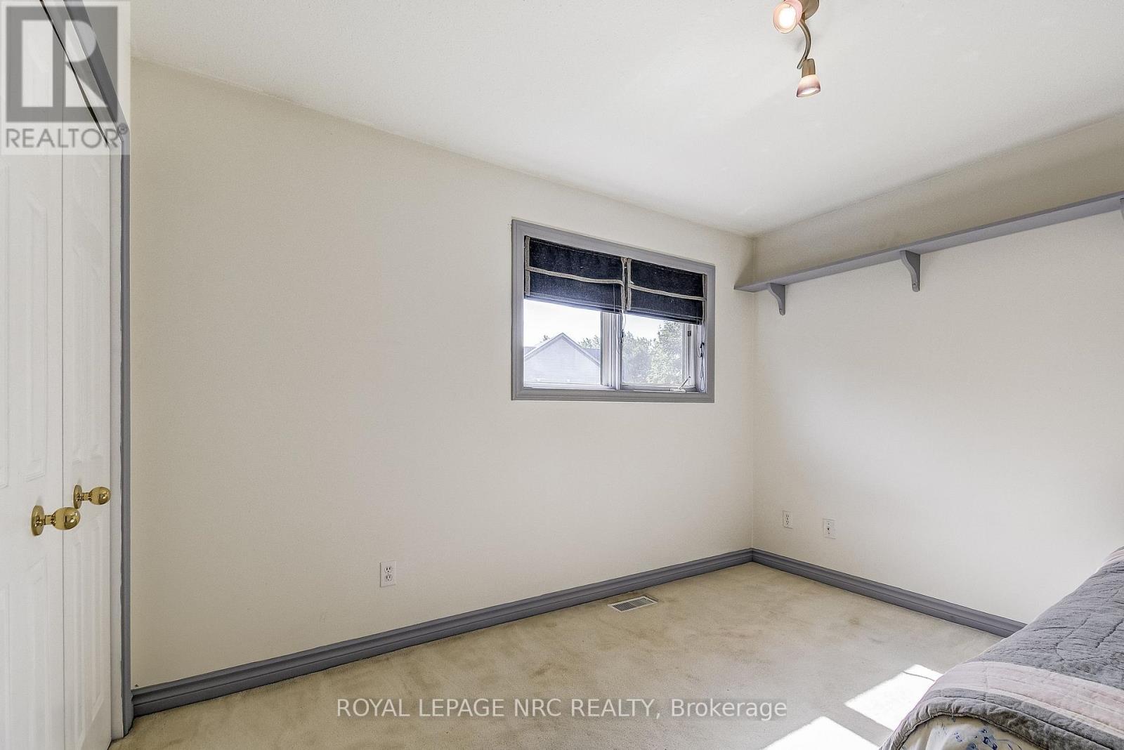 8 HEARTH COURT - 22
