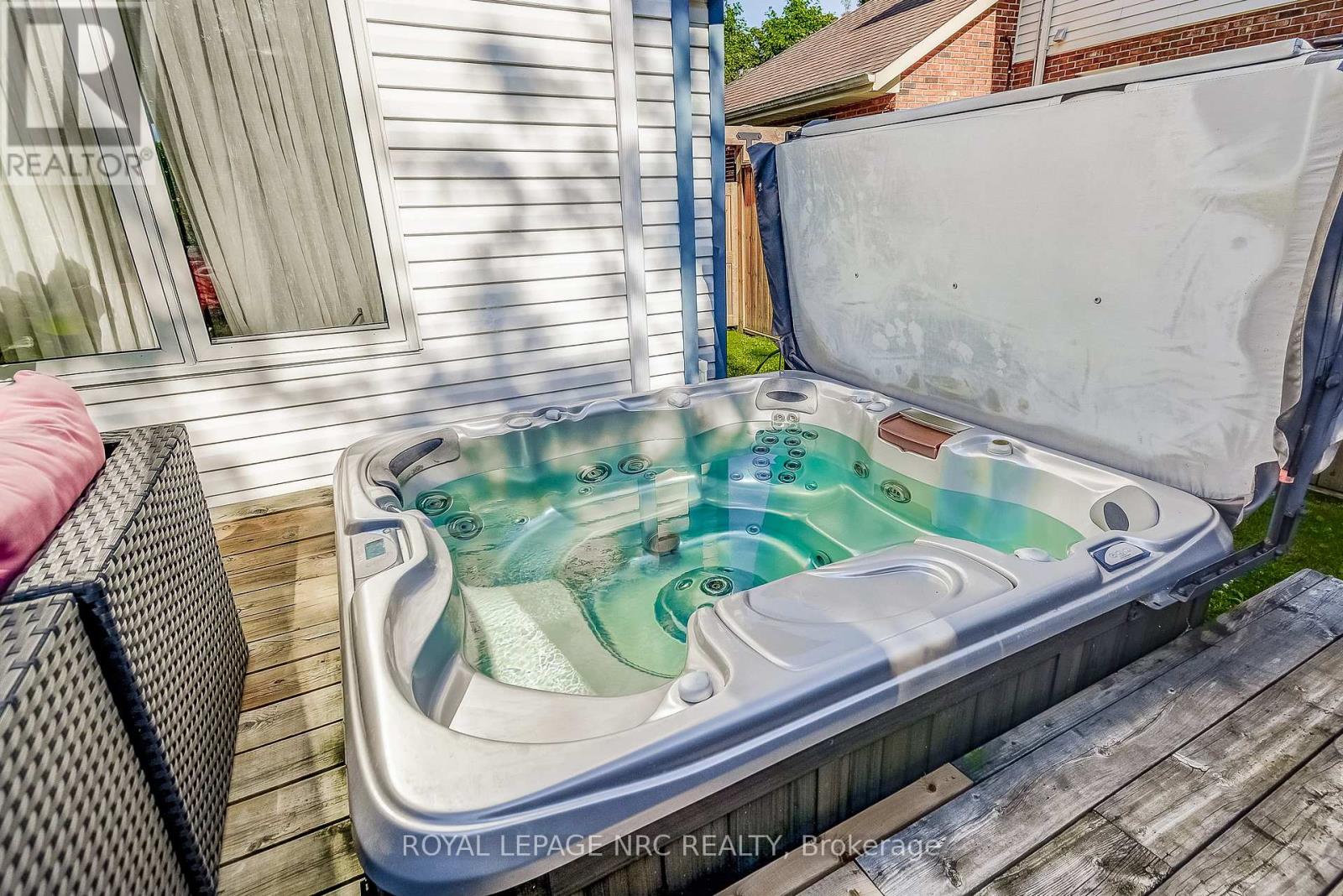 8 HEARTH COURT - 39