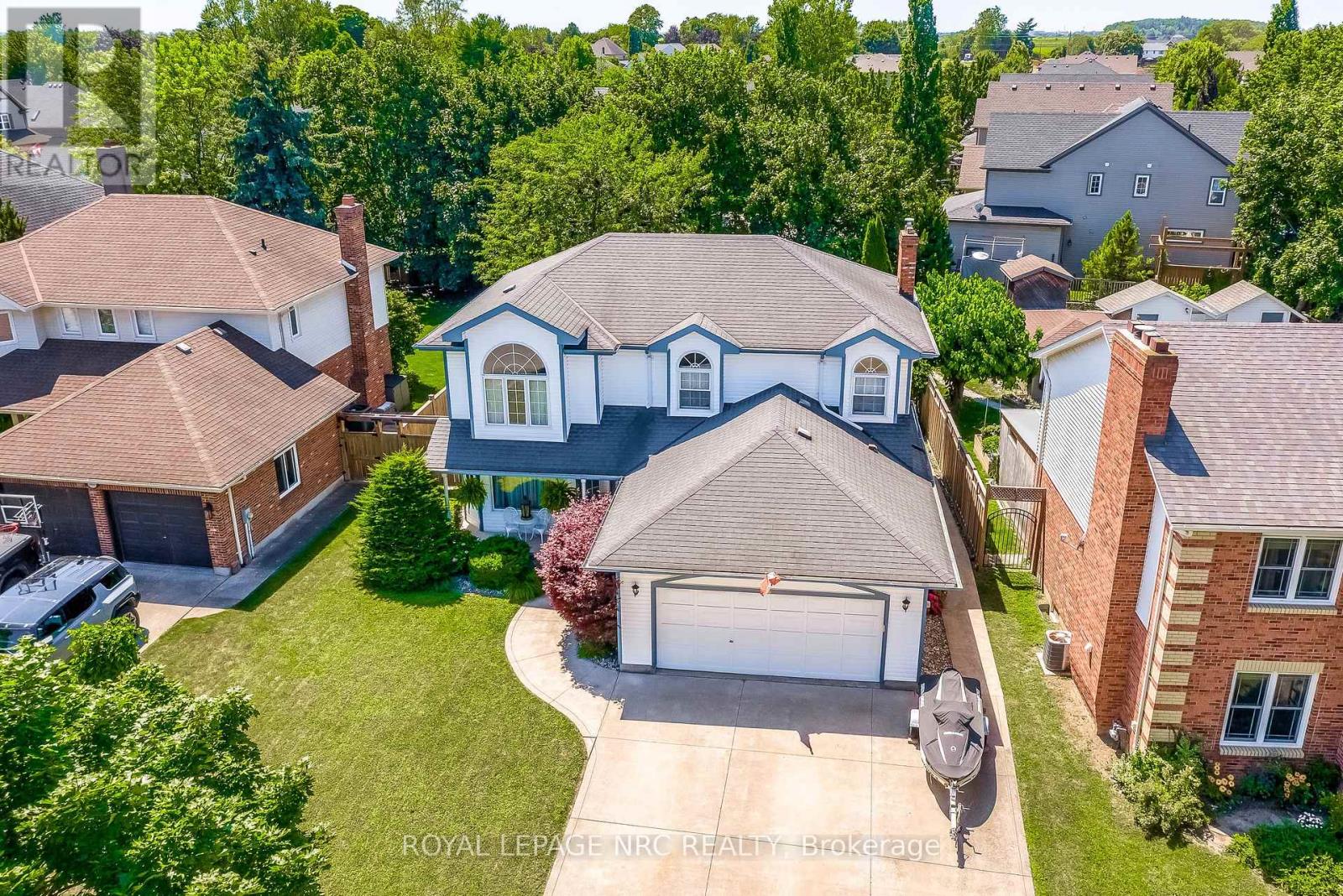 8 HEARTH COURT - 46