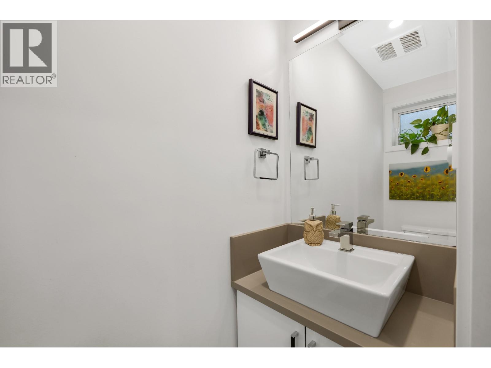 202 37842 THIRD AVENUE, Squamish