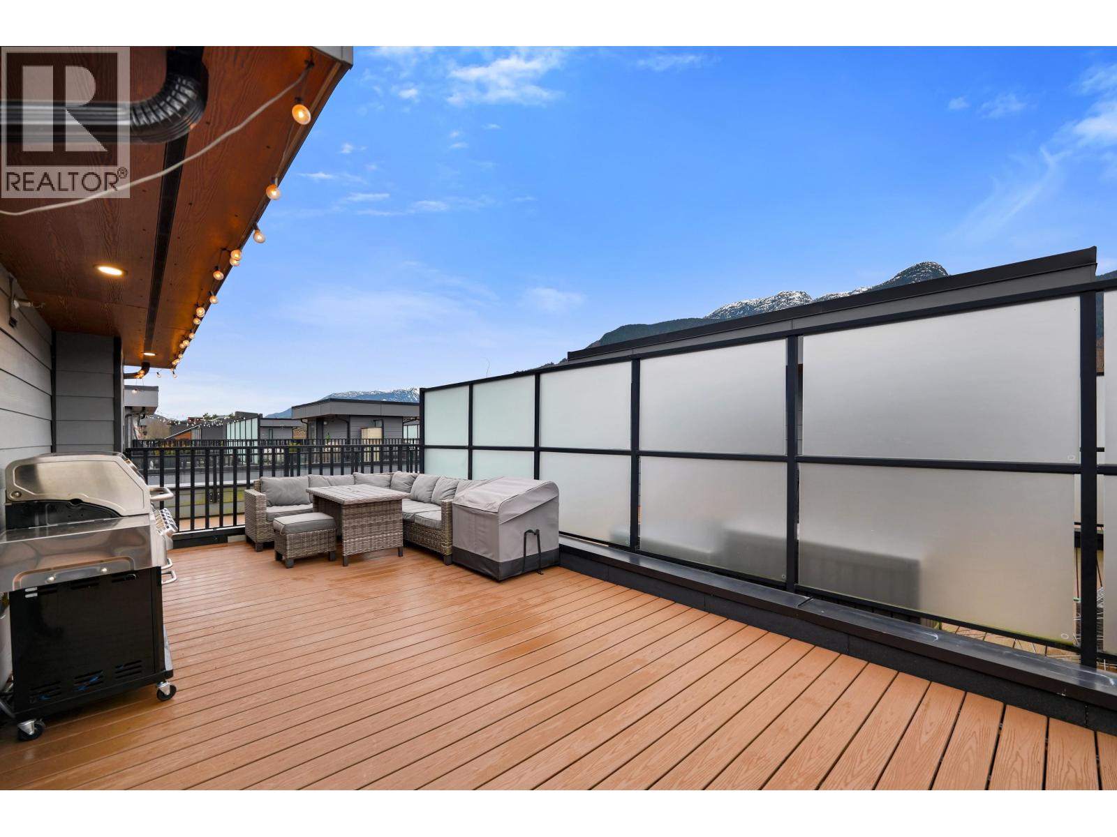 202 37842 THIRD AVENUE, Squamish