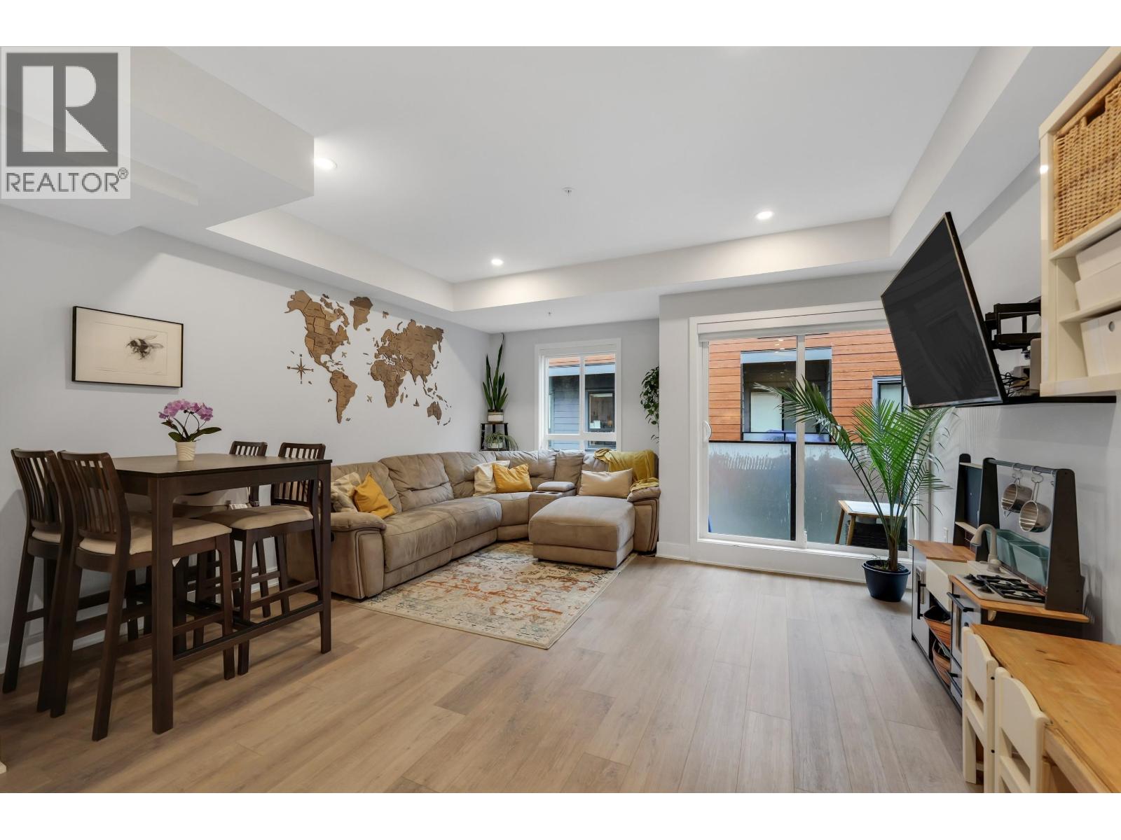 202 37842 THIRD AVENUE - Photo 3 of 28, Squamish, British Columbia