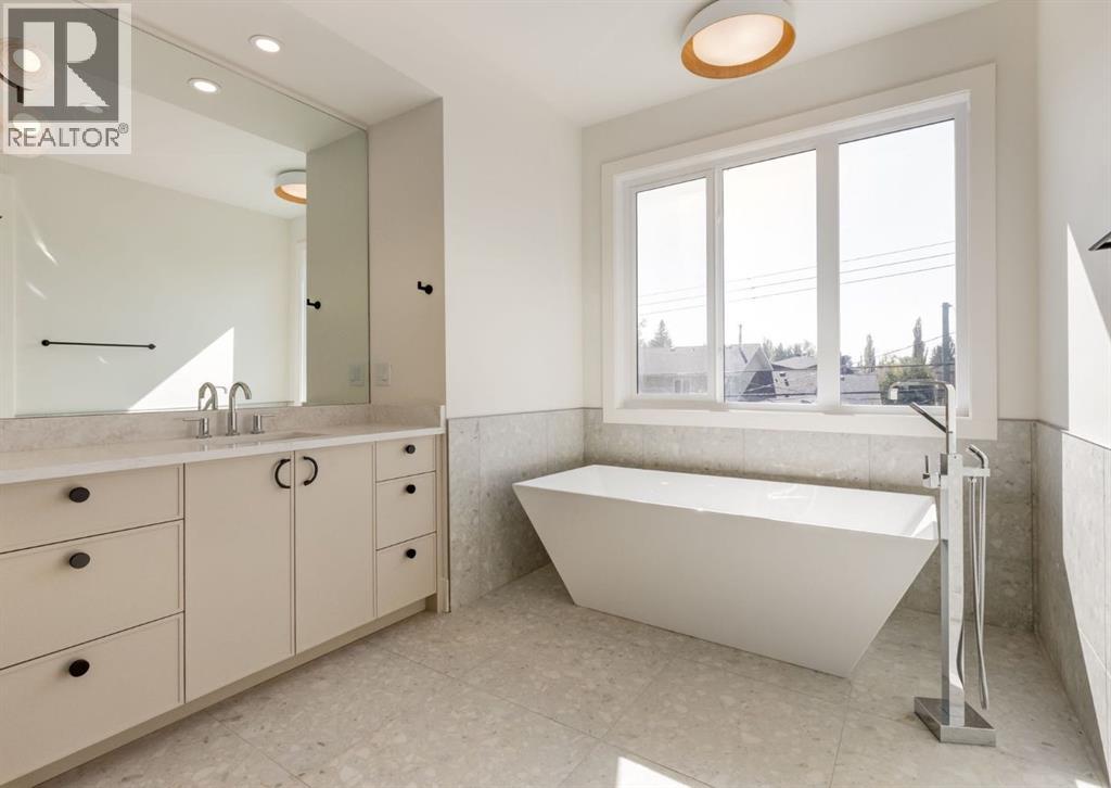 Single Family House for Sale in   Avenue NE Winston Heights/Mountview Calgary 