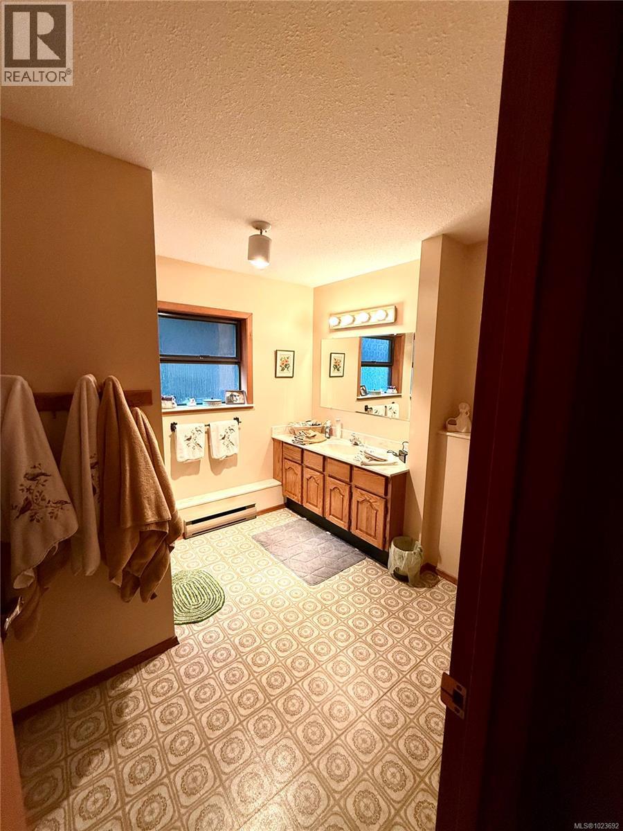 250 South Bank Dr, Salt Spring