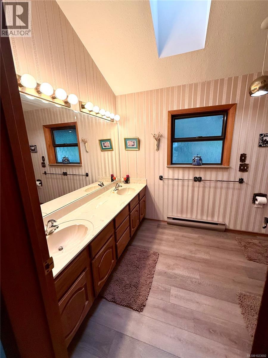 250 South Bank Dr, Salt Spring