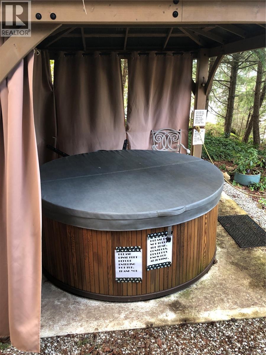 250 South Bank Dr, Salt Spring