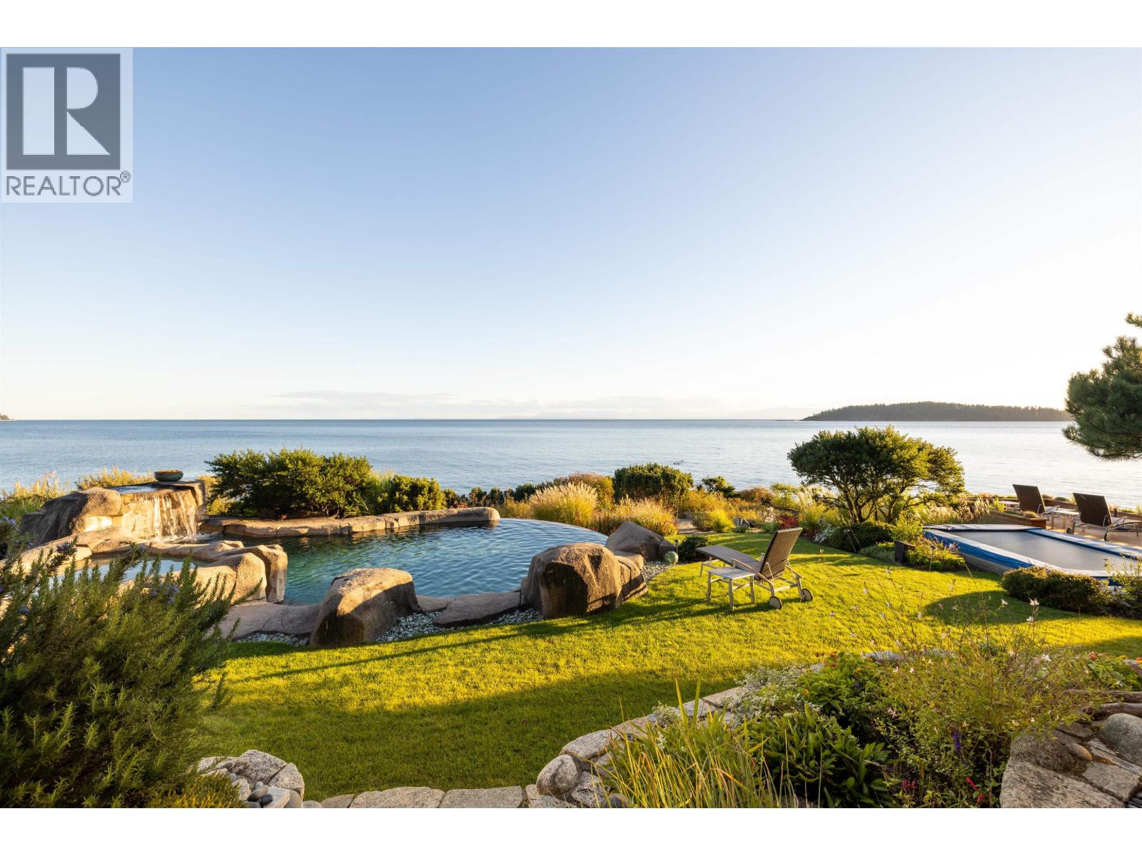 5871 SUNSHINE COAST HIGHWAY, Sechelt