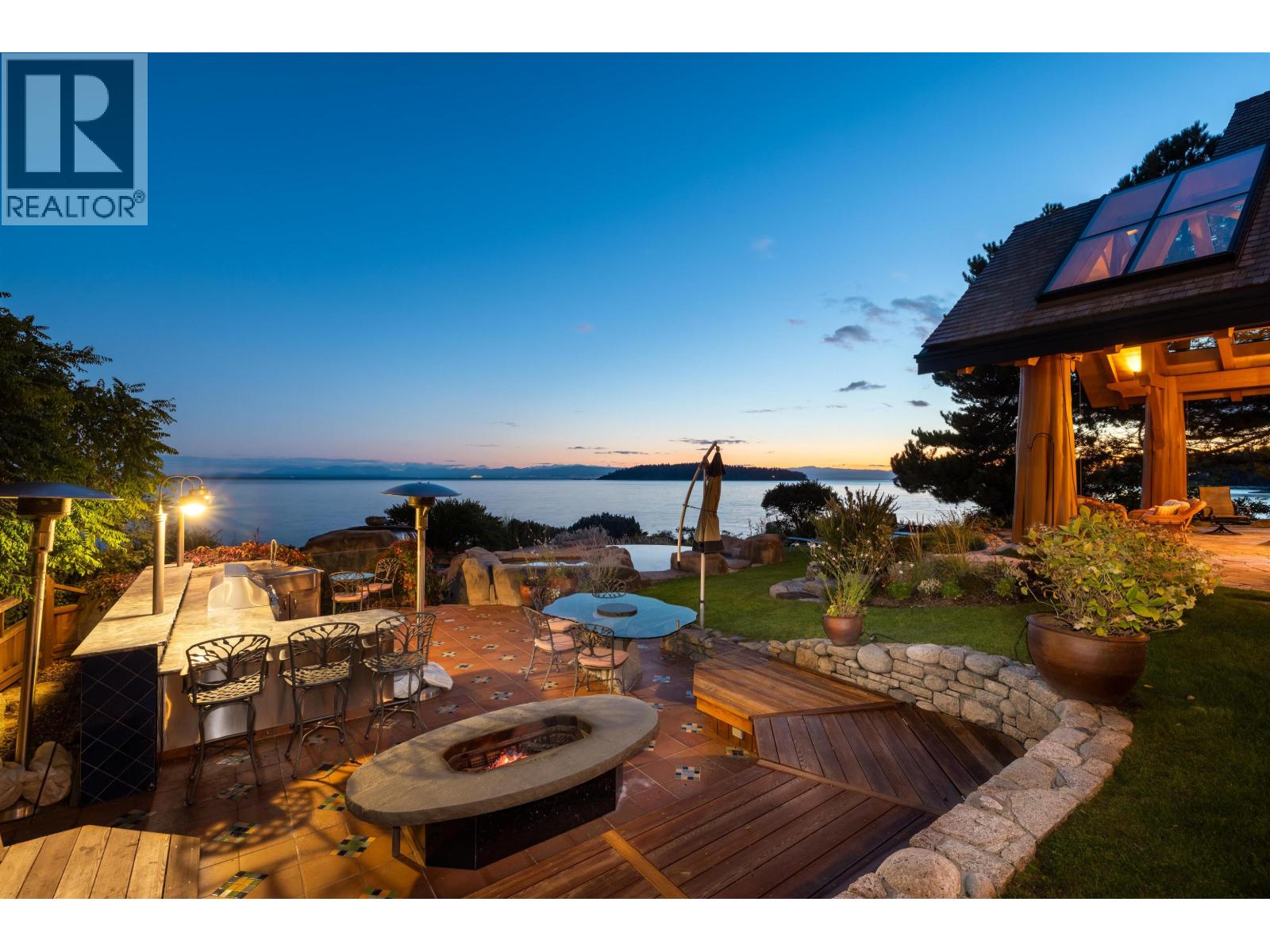 5871 SUNSHINE COAST HIGHWAY, Sechelt