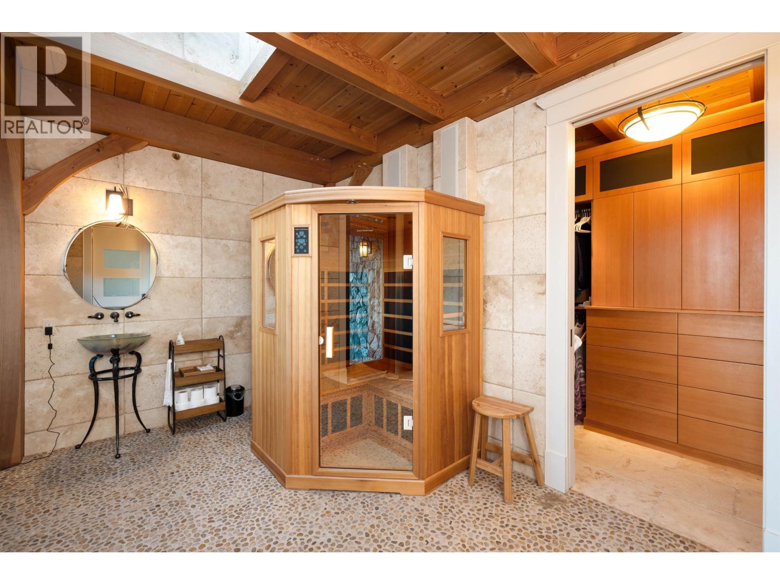 5871 SUNSHINE COAST HIGHWAY, Sechelt