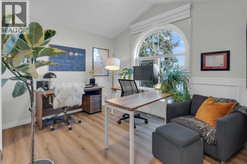 Single Family House for Sale in   Street Parkhill Calgary 