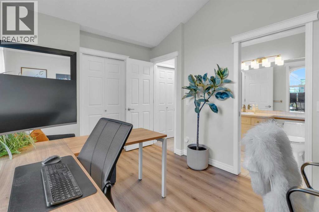 Single Family House for Sale in   Street Parkhill Calgary 