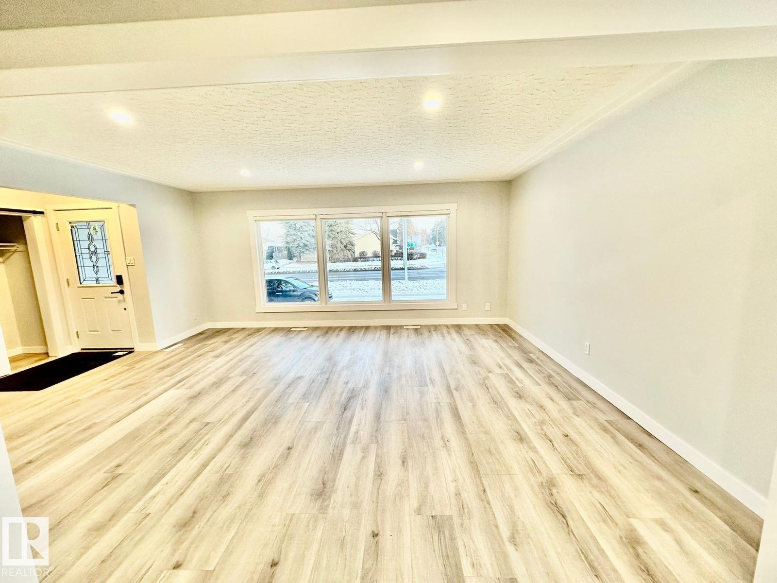 #A 9232 75 ST NW - Photo 4 of 22, Edmonton, Alberta