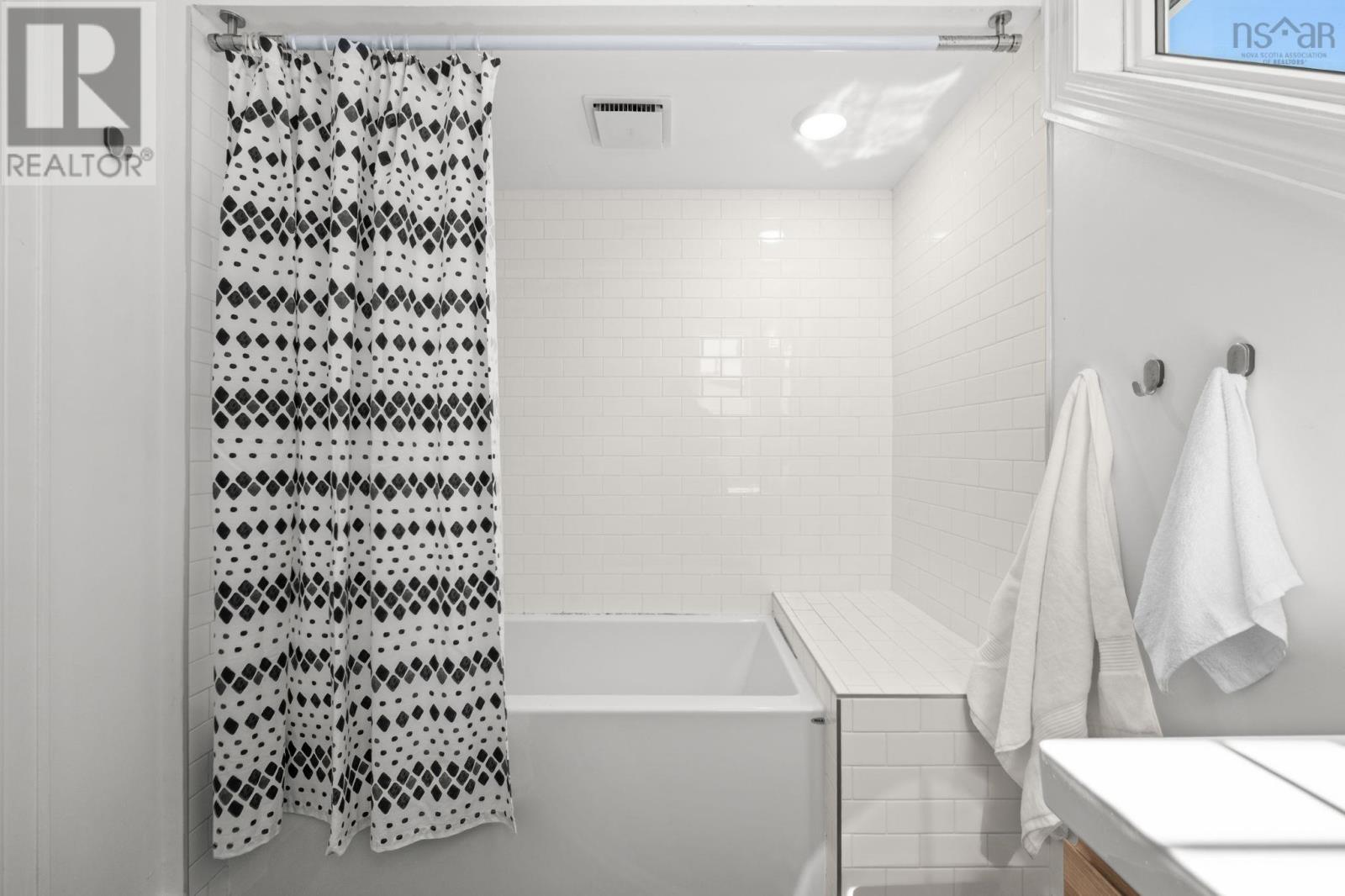 Property 29 of 43 of 1139 Dalhousie Street