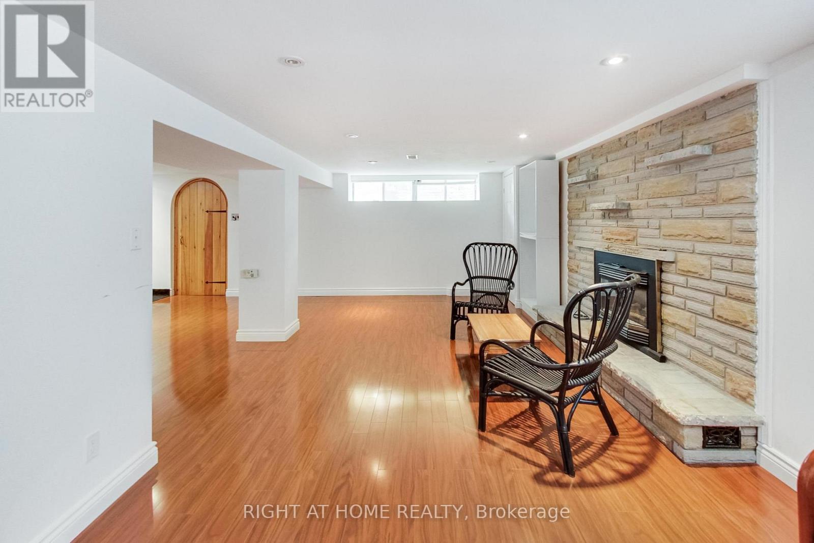 8 SURATY AVENUE - 29