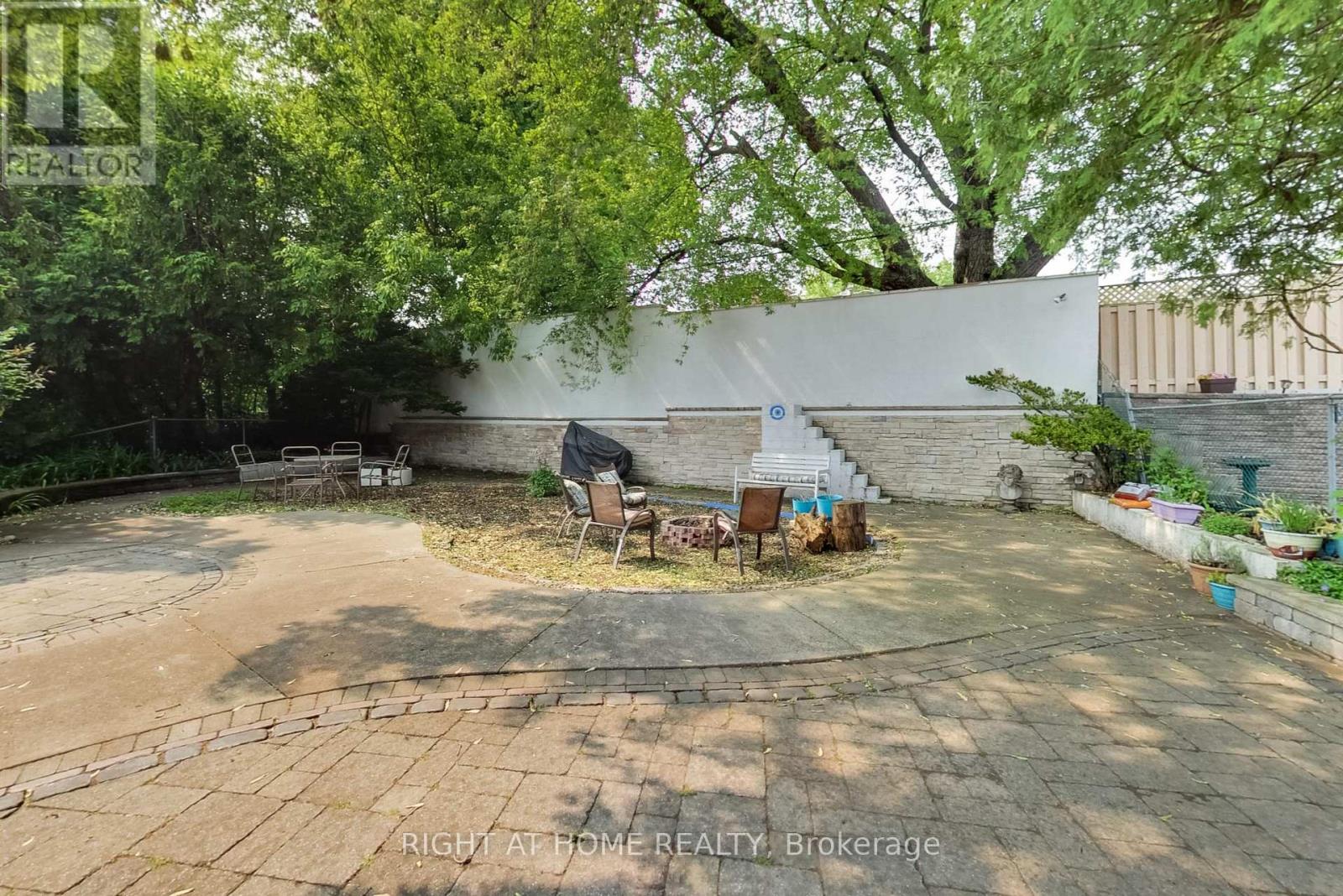 8 SURATY AVENUE - 33