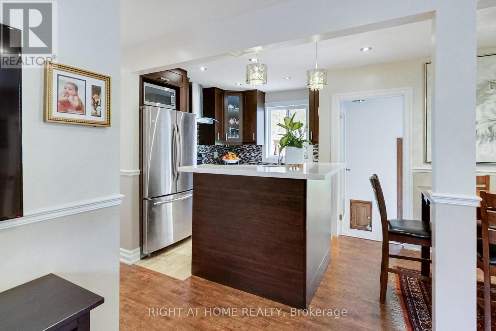 8 SURATY AVENUE - 8