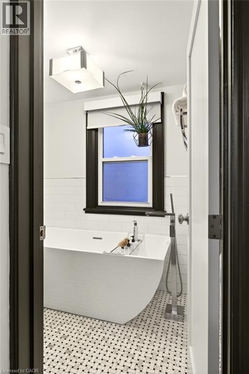 17 GARY Avenue, Hamilton, Ontario, L8S1Y2 — Photo 32