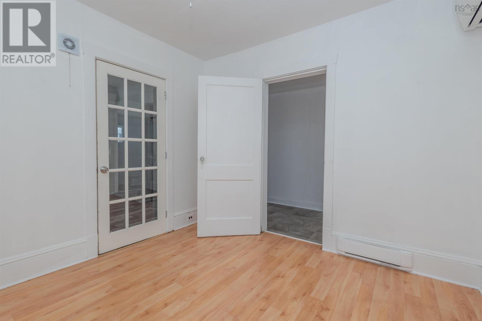 Property 23 of 33 of 214 Alexandra Street