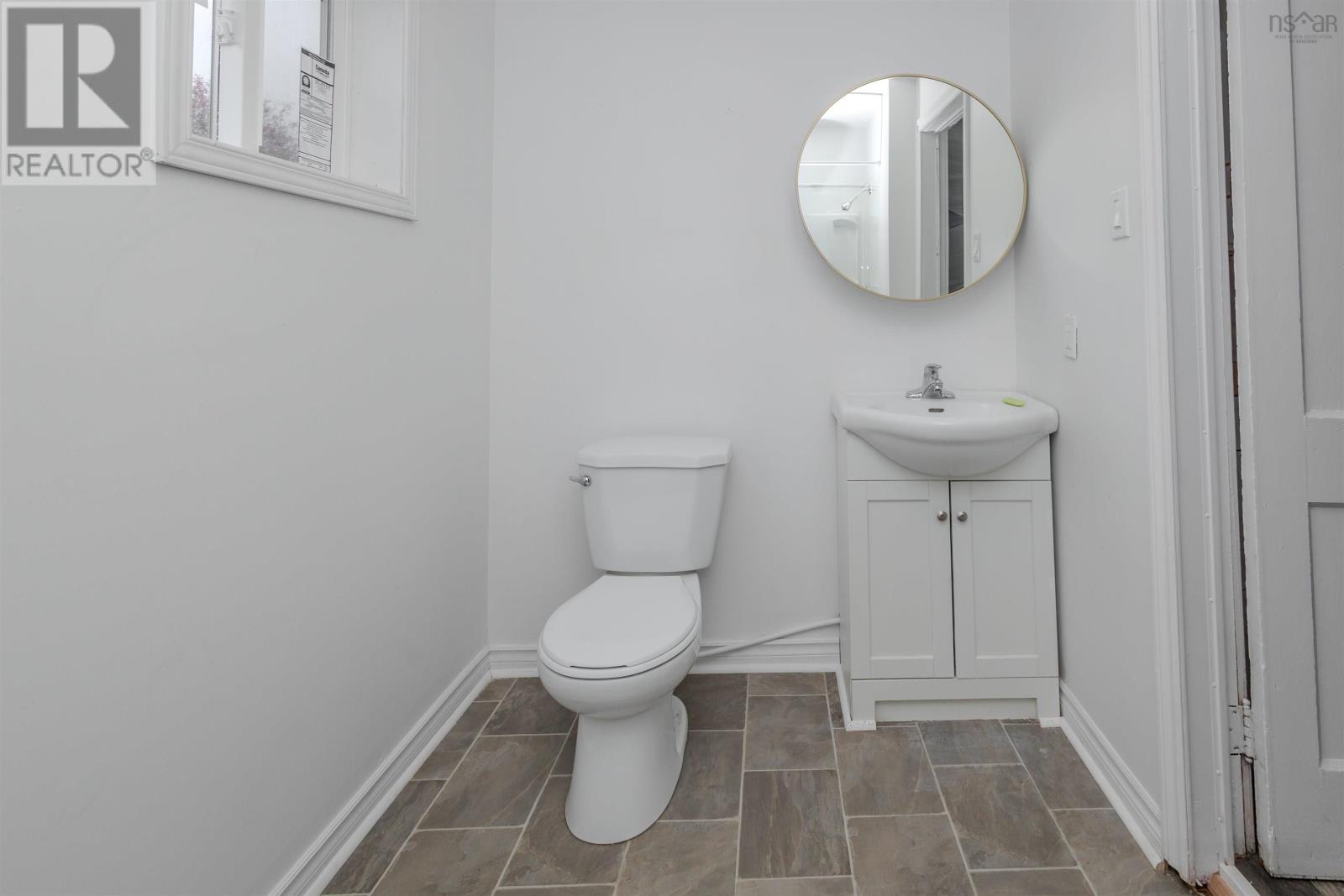 Property 21 of 33 of 214 Alexandra Street