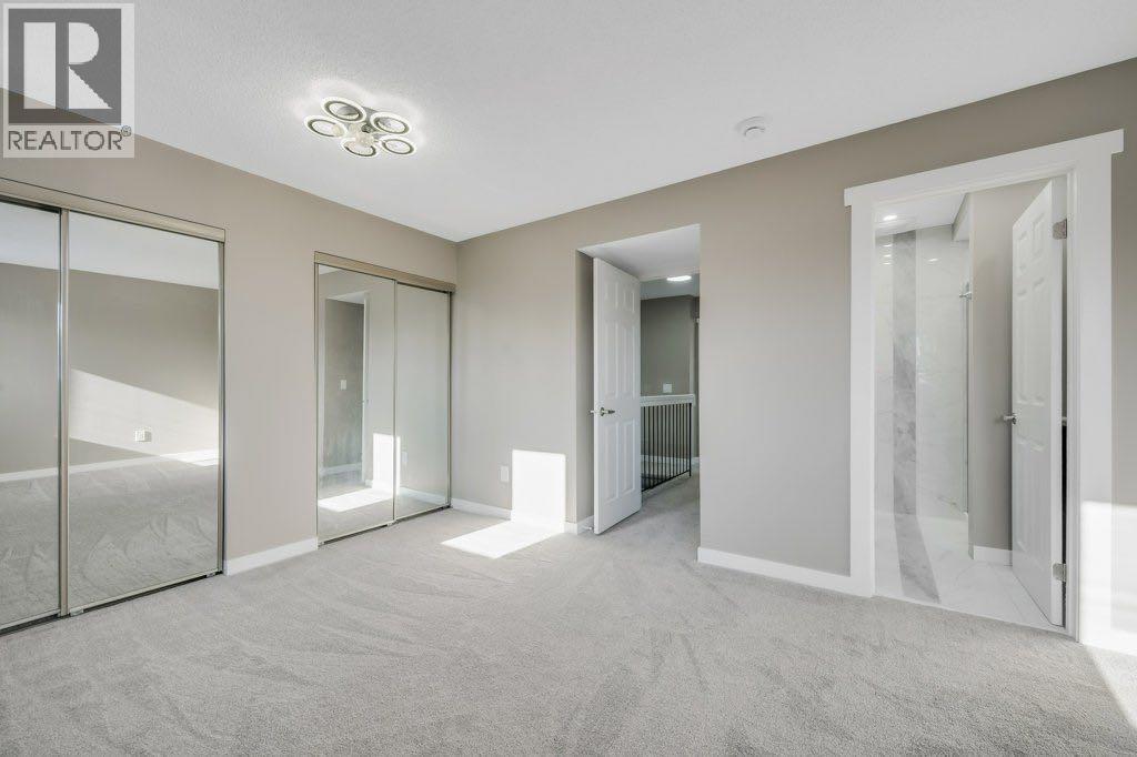 Single Family House 4 Level for Sale in  Glamis Gardens SW Glamorgan Calgary 