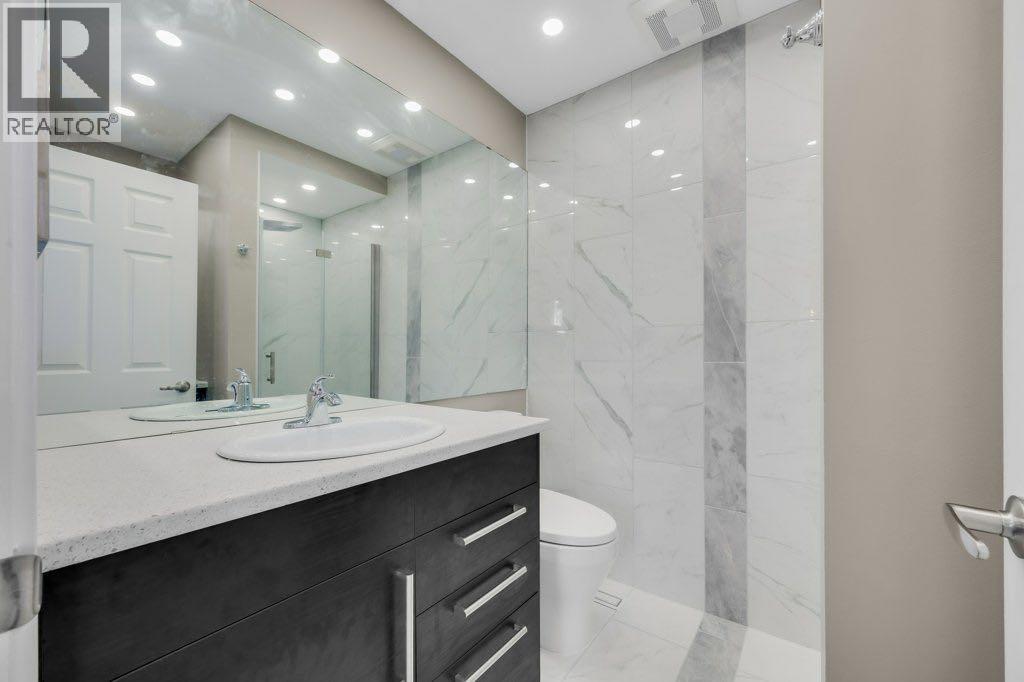 Single Family House 4 Level for Sale in  Glamis Gardens SW Glamorgan Calgary 