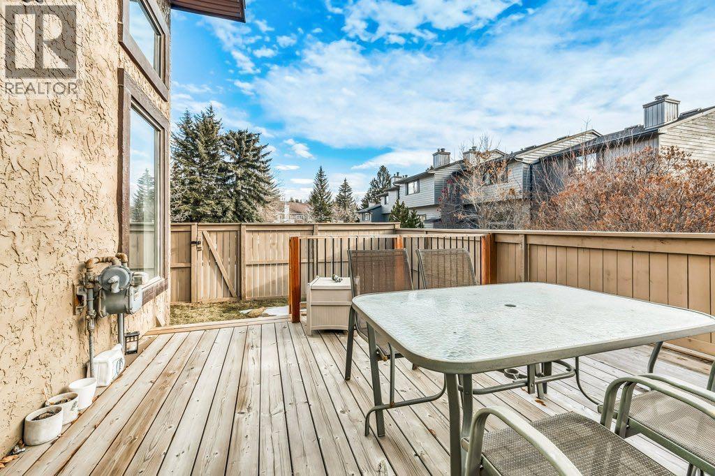 Single Family House 4 Level for Sale in  Glamis Gardens SW Glamorgan Calgary 