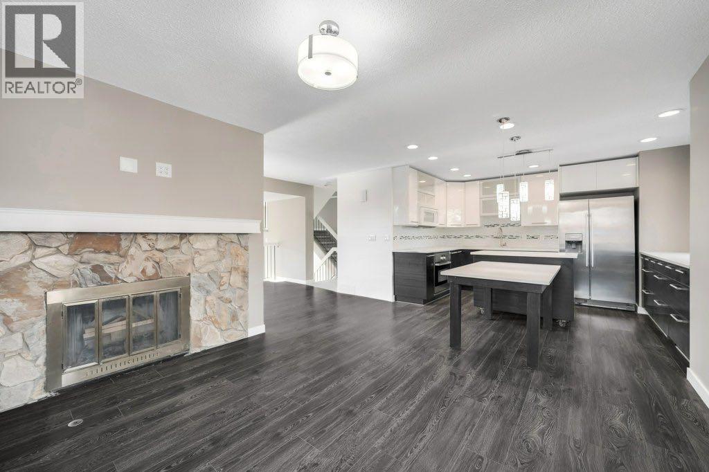 Single Family House 4 Level for Sale in  Glamis Gardens SW Glamorgan Calgary 