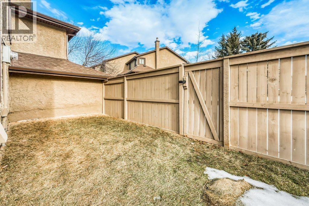 Single Family House 4 Level for Sale in  Glamis Gardens SW Glamorgan Calgary 