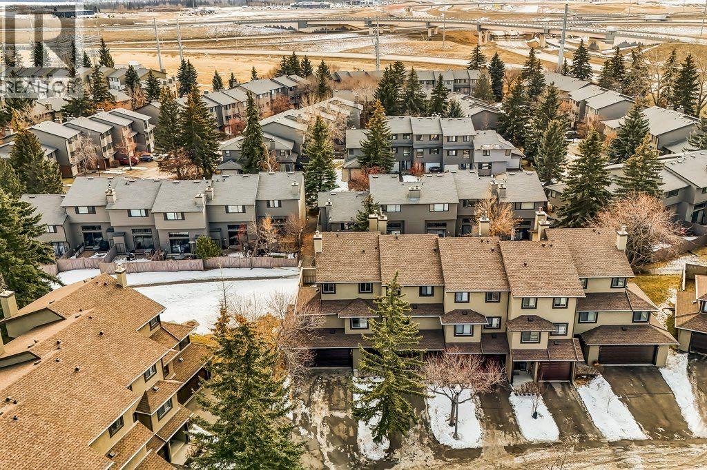 Single Family House 4 Level for Sale in  Glamis Gardens SW Glamorgan Calgary 