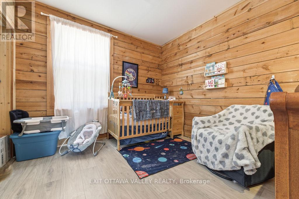 815 PEMBROKE STREET W - 21