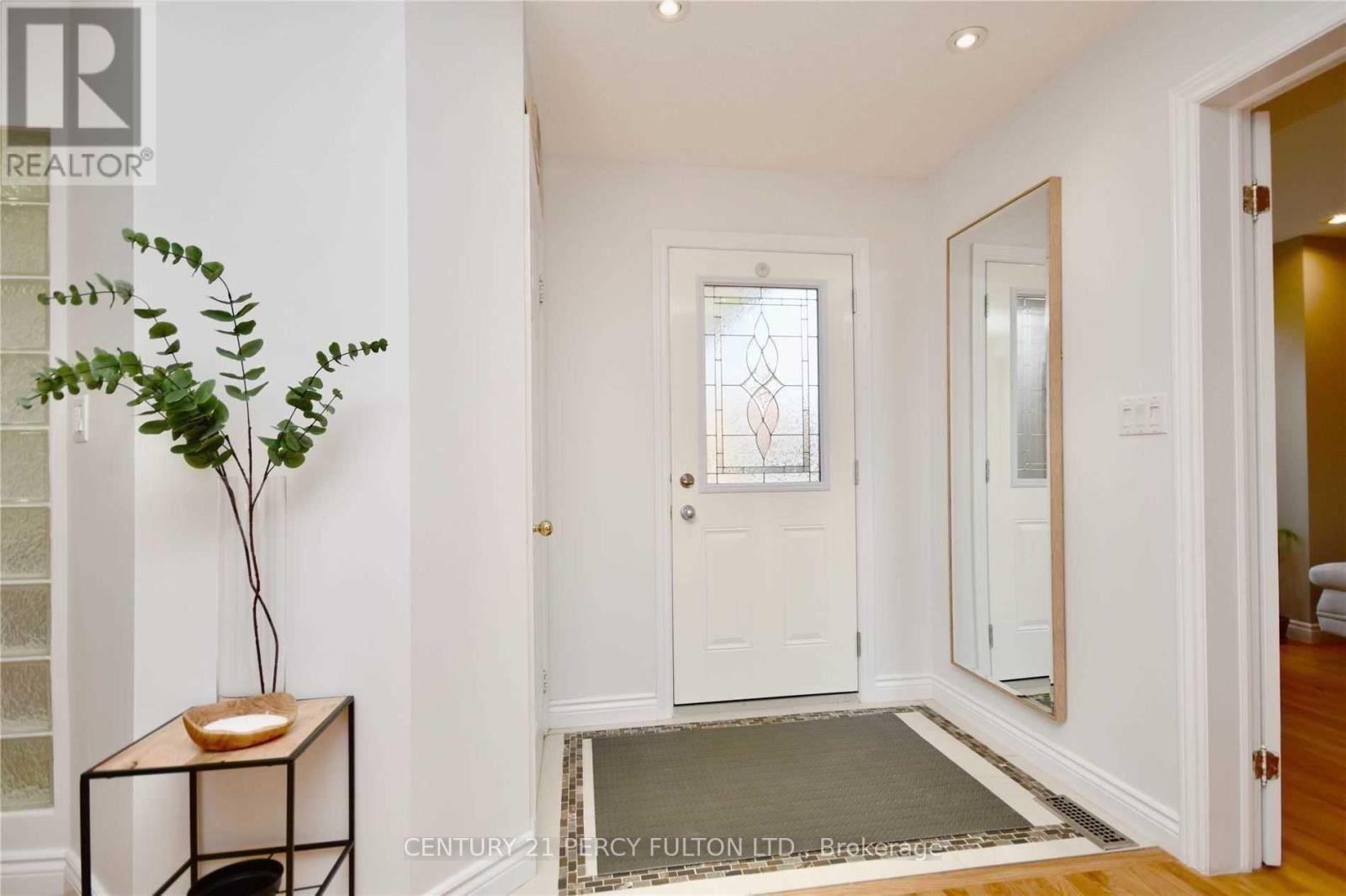 UPPER - 251 LIVINGSTONE STREET W - Photo 2 of 21, Barrie (West Bayfield), Ontario