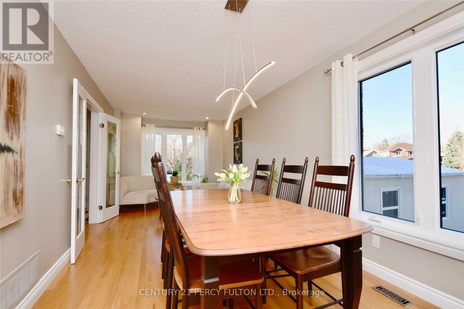 UPPER - 251 LIVINGSTONE STREET W - Photo 4 of 21, Barrie (West Bayfield), Ontario