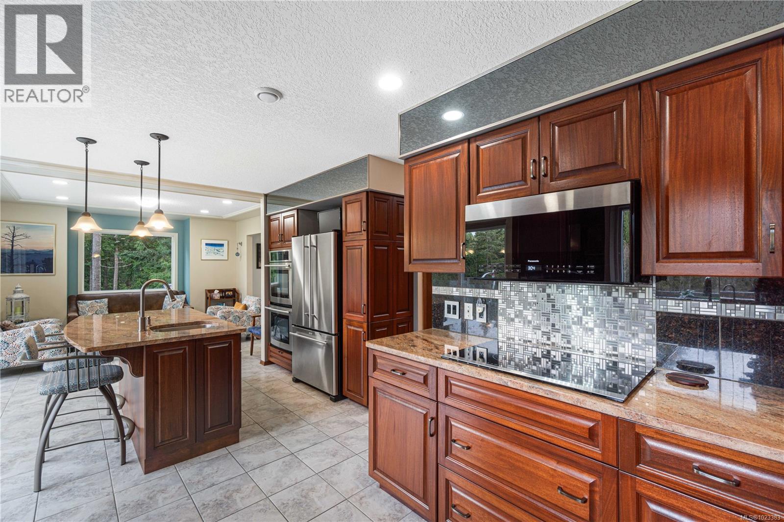 6540 Manhattan Way, Lantzville