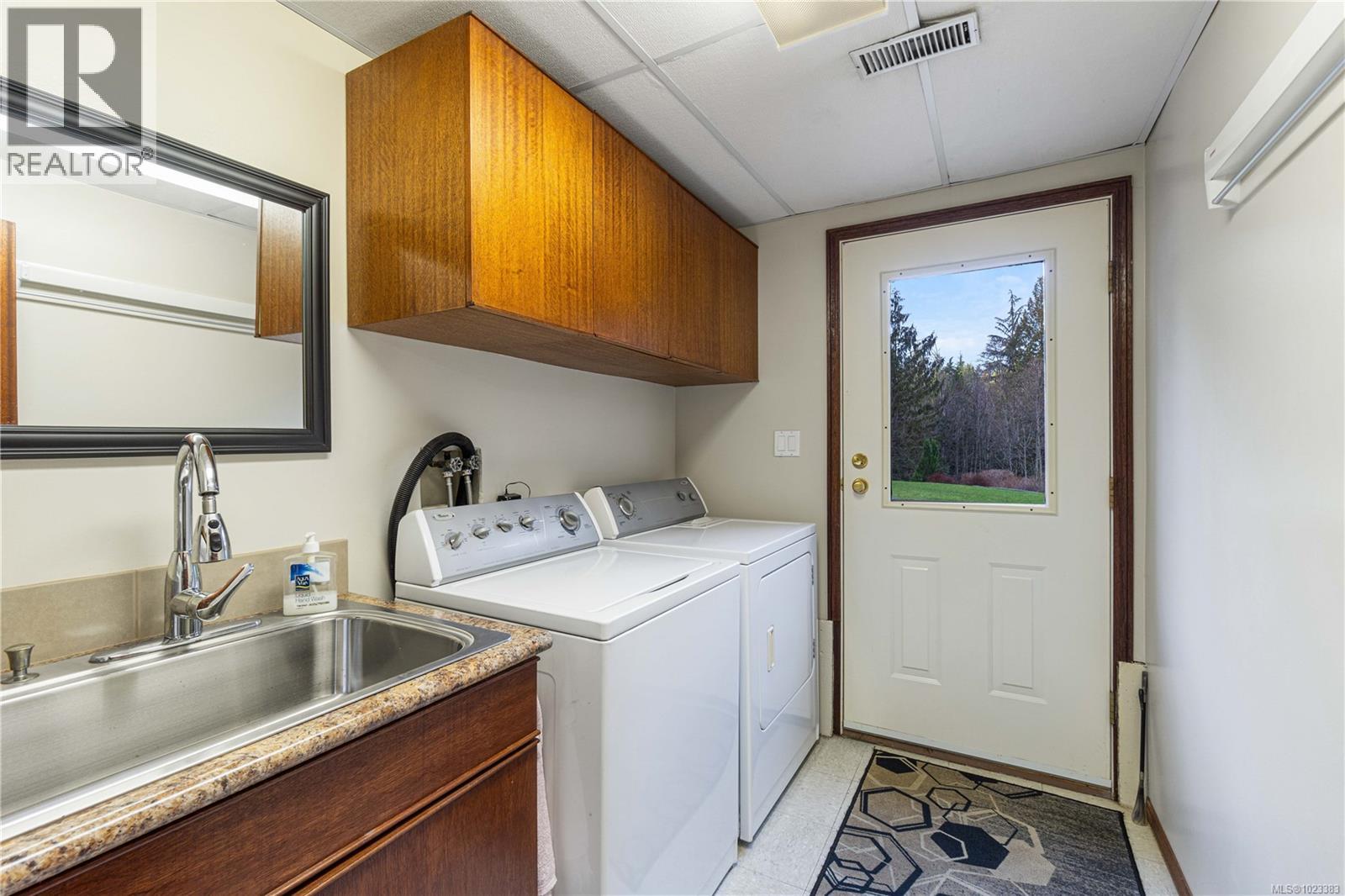 6540 Manhattan Way, Lantzville