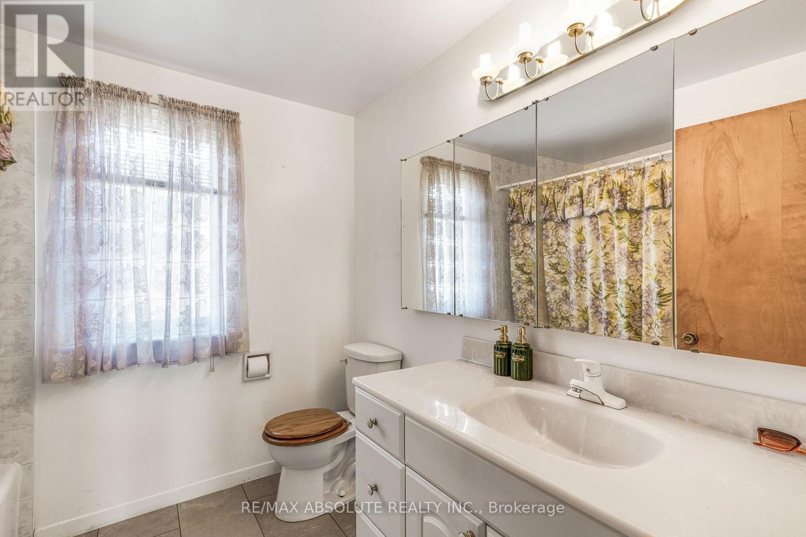 352 LACASSE AVENUE - 21