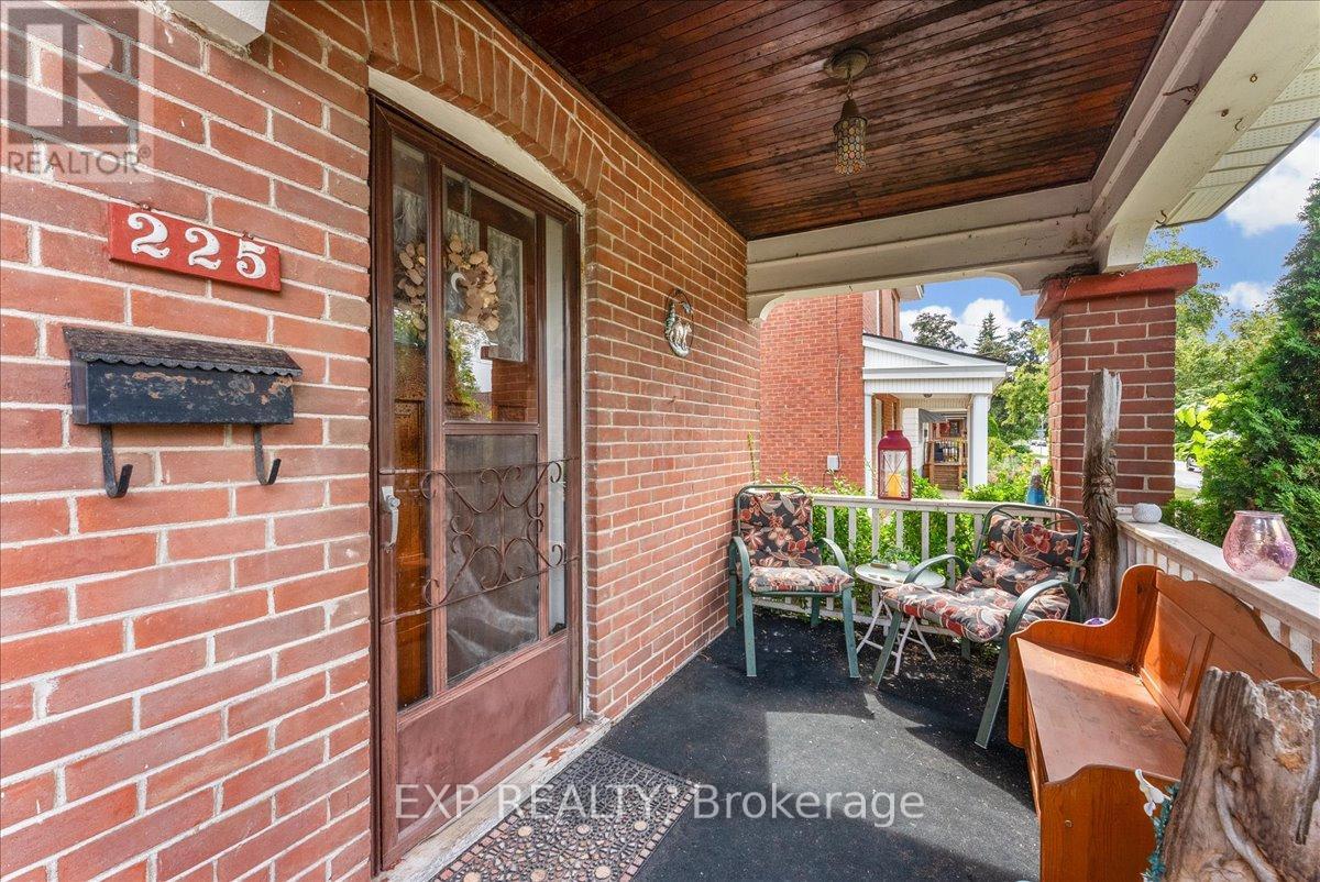 225 MCGILL STREET - 4
