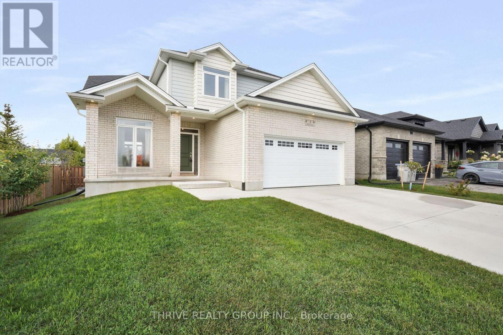 3 ELLIOT STREET - Photo 2 of 50, Strathroy-Caradoc (SE), Ontario