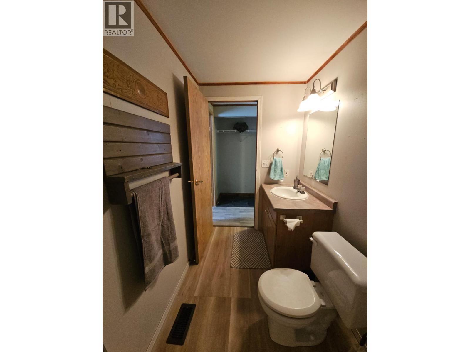 4504 42 AVENUE NE - 32