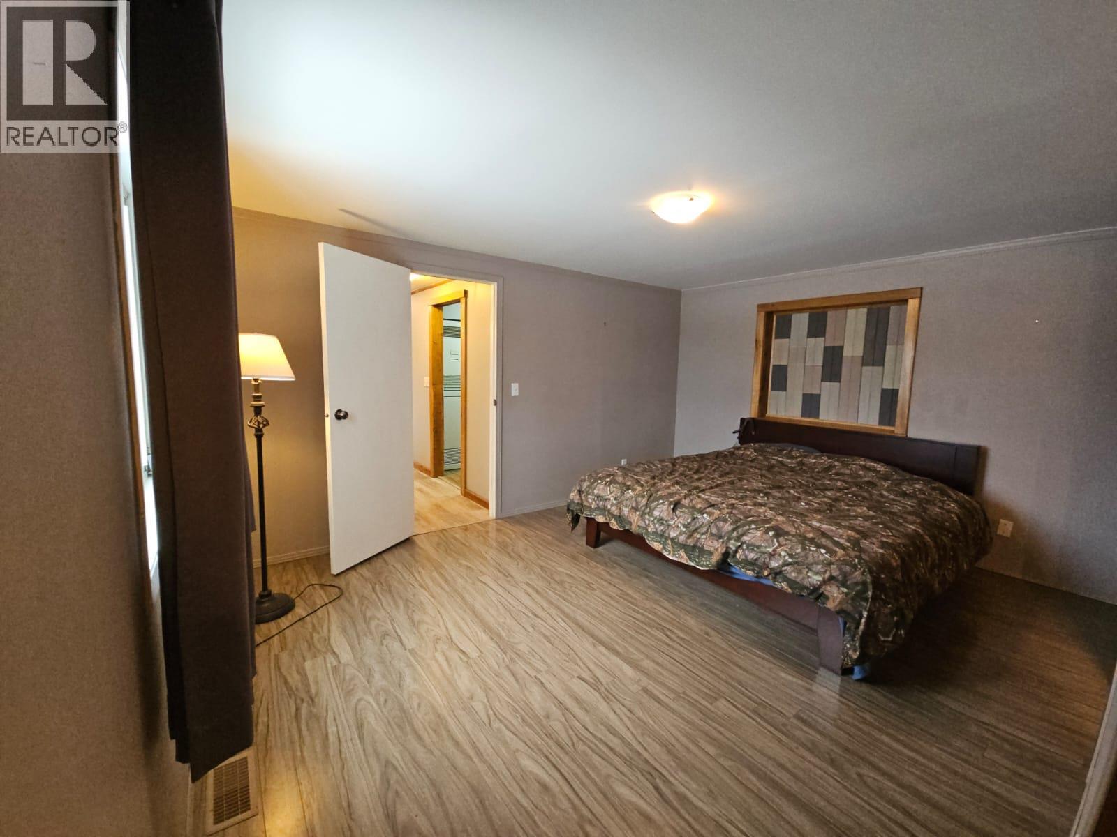 4504 42 AVENUE NE - 17