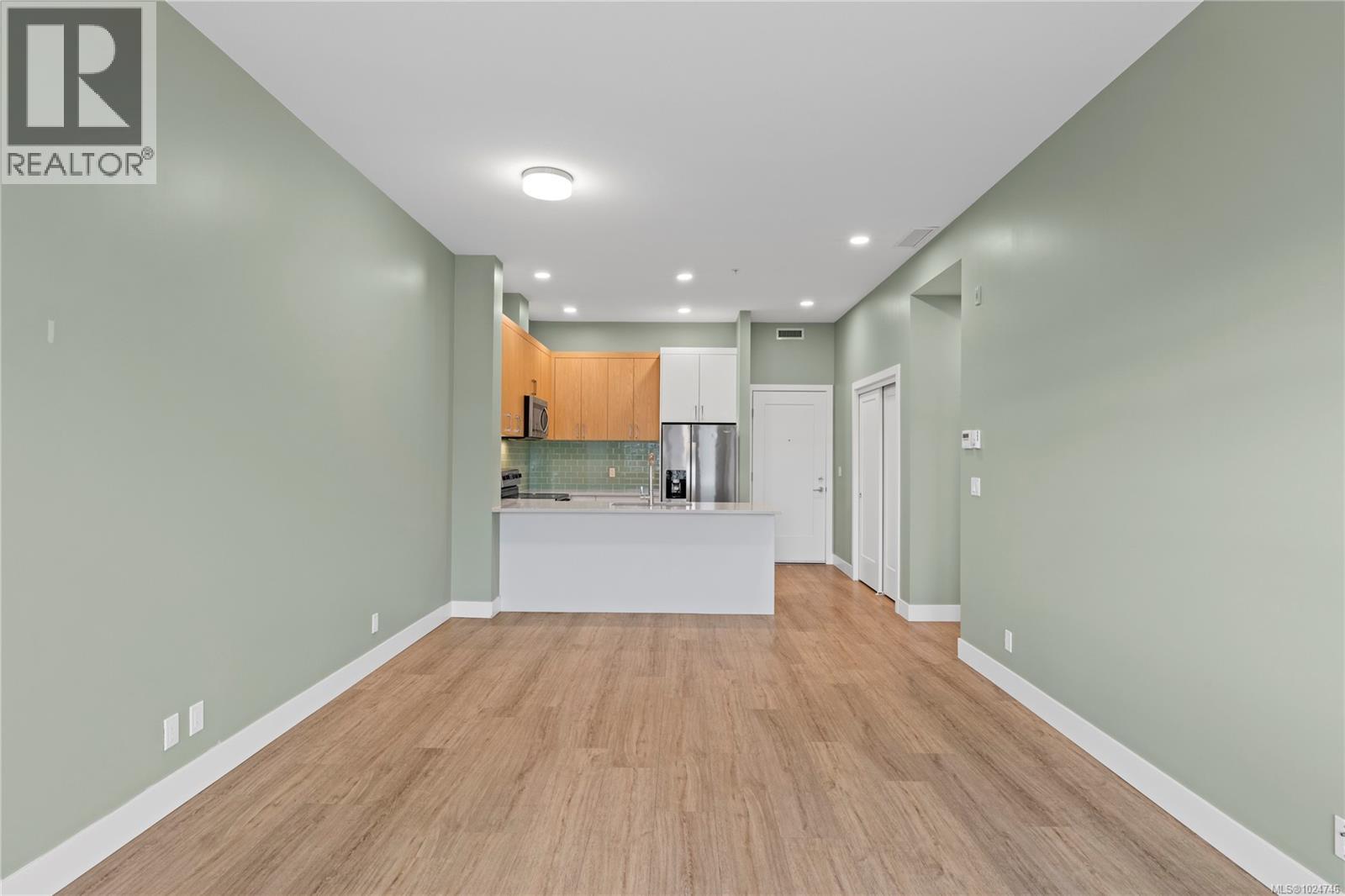 501 6540 Metral Dr, Nanaimo