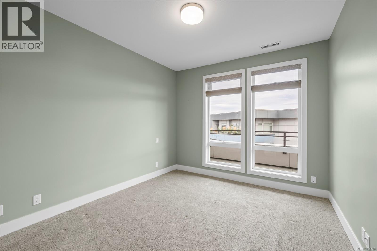 501 6540 Metral Dr, Nanaimo