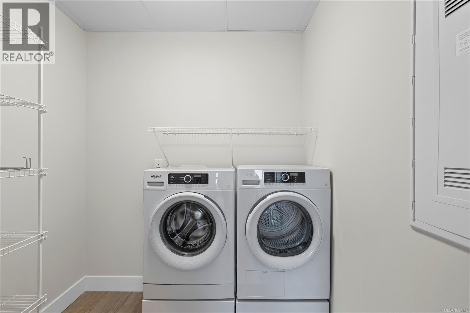 501 6540 Metral Dr, Nanaimo